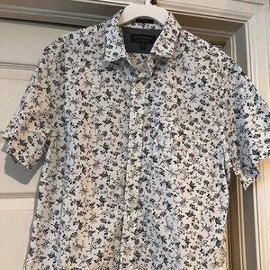 Banana republic shirt, short sleeves.